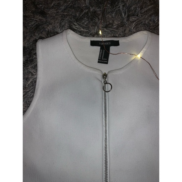 White and black nitcrop - Picture 4 of 7